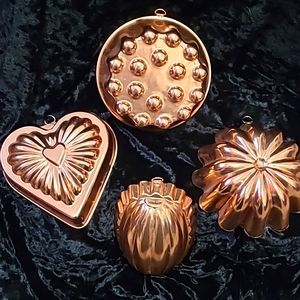 Mirro vintage set of 4 copper tone Mold set.